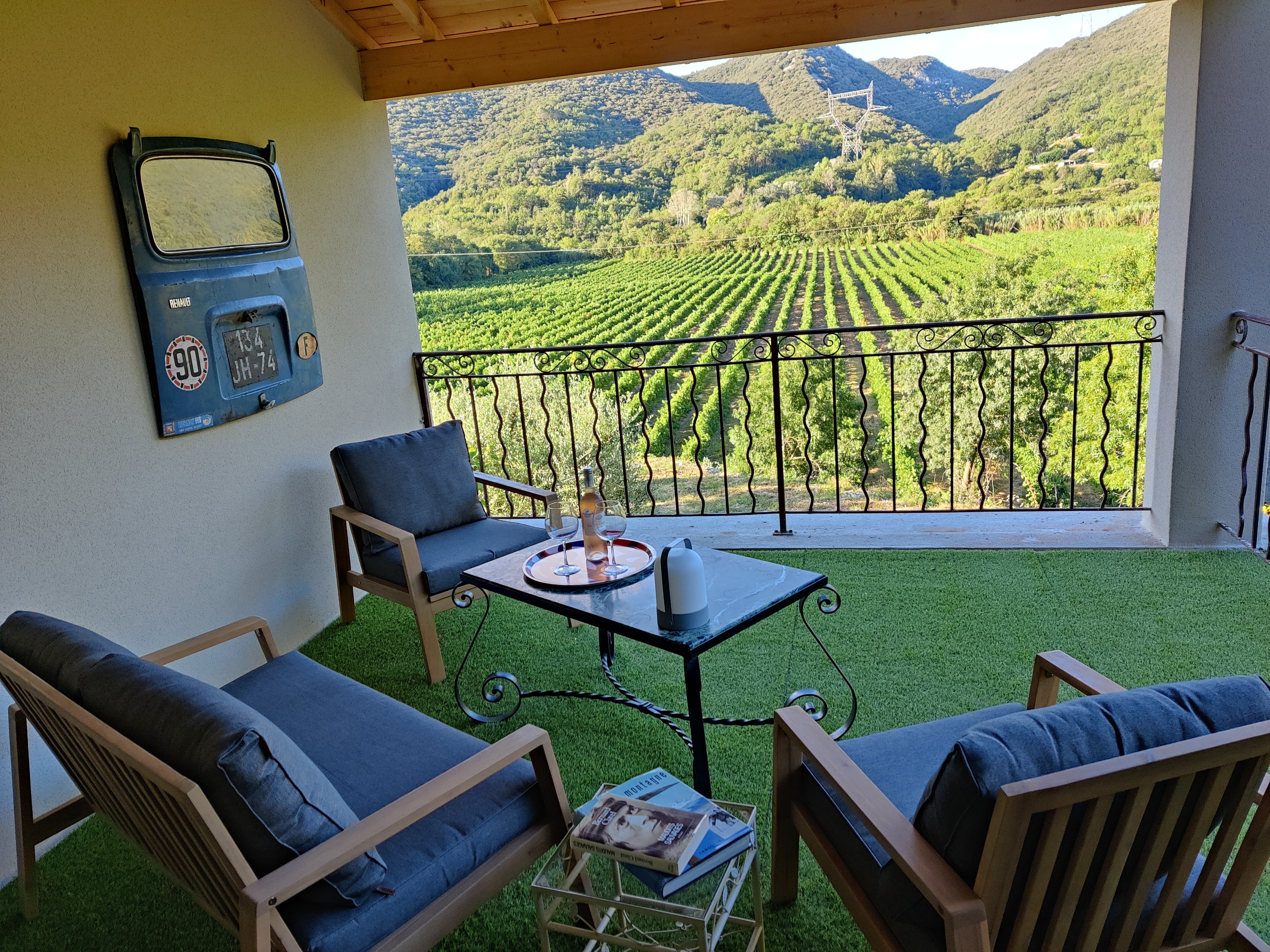 Terrasse couverte à l'étage du Gîte Le Marquet en Ardèche